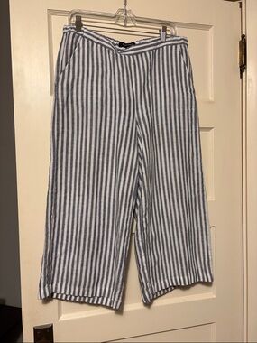 Ellen Tracy Blue & White Vertical Stripe Wide-Leg Linen Short Pants